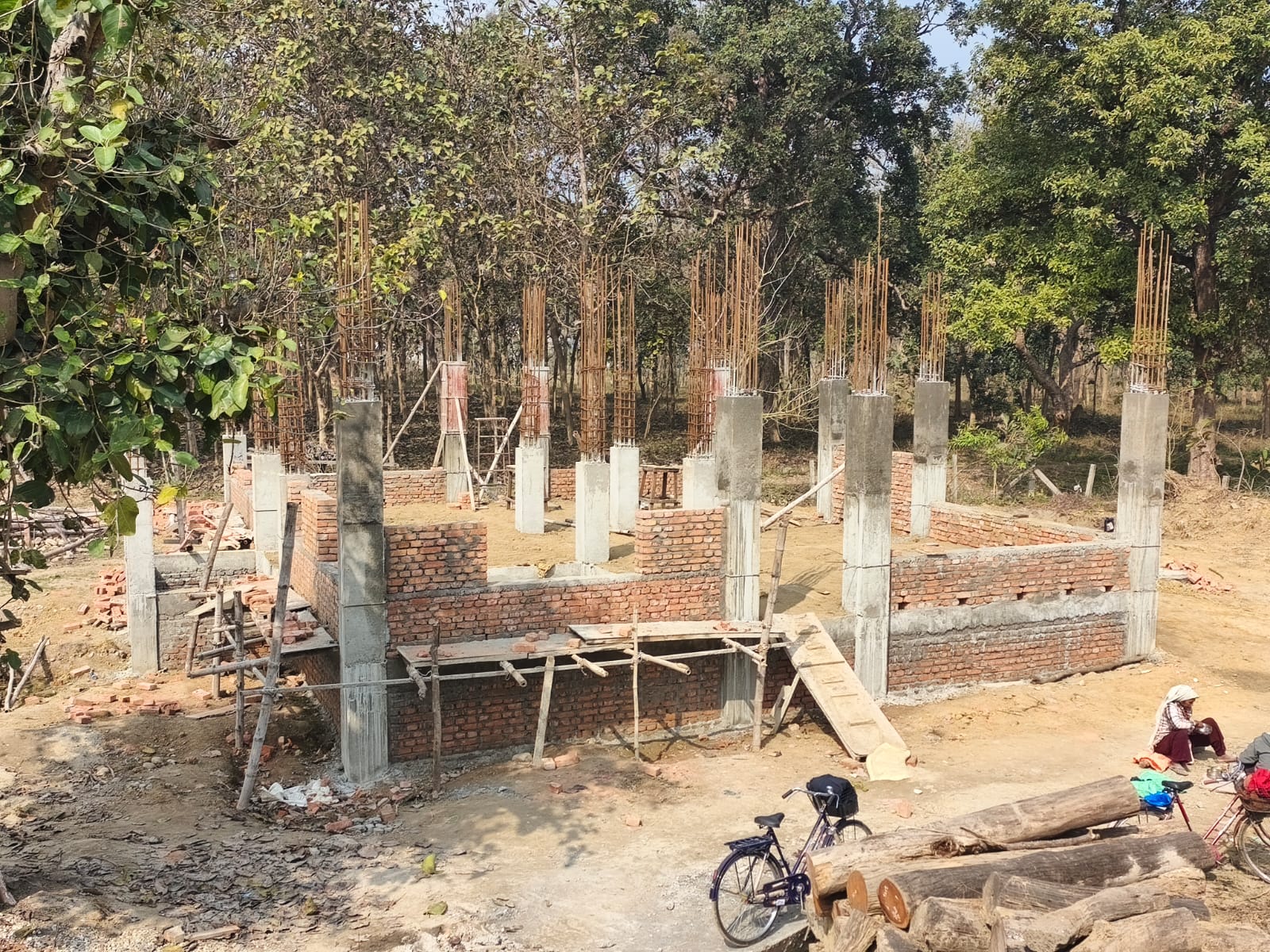 निर्माणाधिन खाता सव डिभिजन वन कार्यालयको भवन